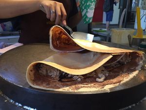 gozzilla crepe ท่ามหาราช ริมแม่น้ำเจ้าพระยา