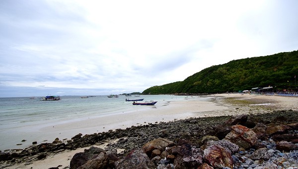 ท่าเรือแหลมบาลีฮาย ทะเล เกาะล้าน เมืองพัทยา ชลบุรี