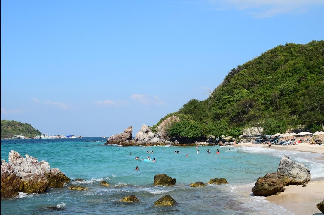 หาดตายาย ท่าเรือแหลมบาลีฮาย ทะเล เกาะล้าน เมืองพัทยา ชลบุรี