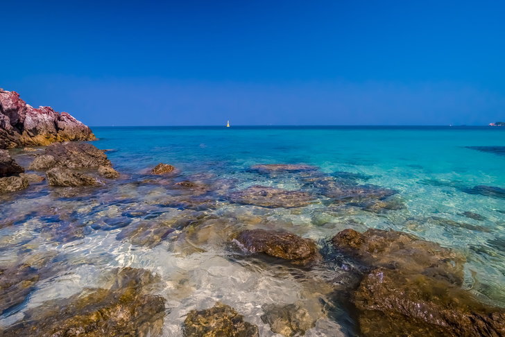 หาดตายาย ท่าเรือแหลมบาลีฮาย ทะเล เกาะล้าน เมืองพัทยา ชลบุรี