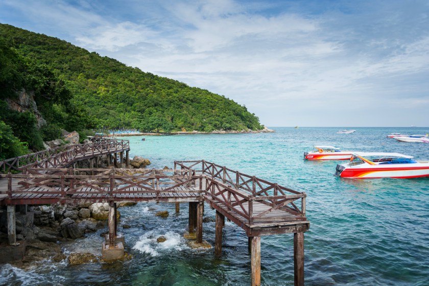 ท่าเรือแหลมบาลีฮาย ทะเล เกาะล้าน เมืองพัทยา ชลบุรี