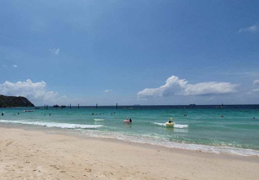 หาดแสม ท่าเรือแหลมบาลีฮาย ทะเล เกาะล้าน เมืองพัทยา ชลบุรี